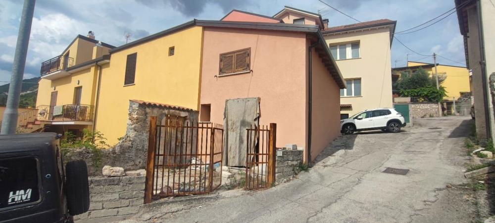 casale in vendita a Pizzoli