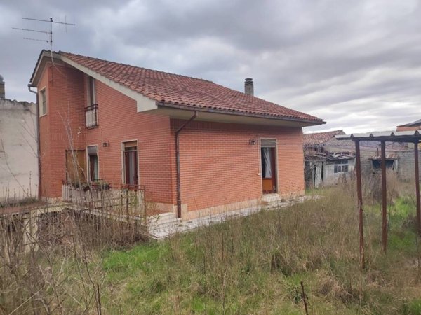 casa indipendente in vendita a Pizzoli