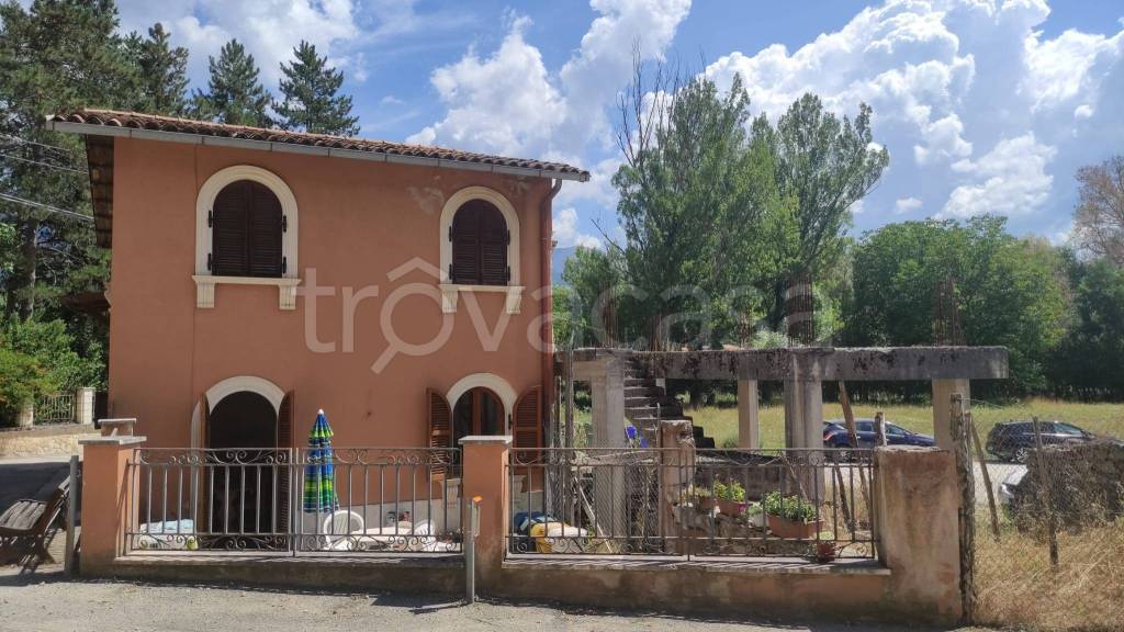 casa indipendente in vendita a Pizzoli in zona Cavallari