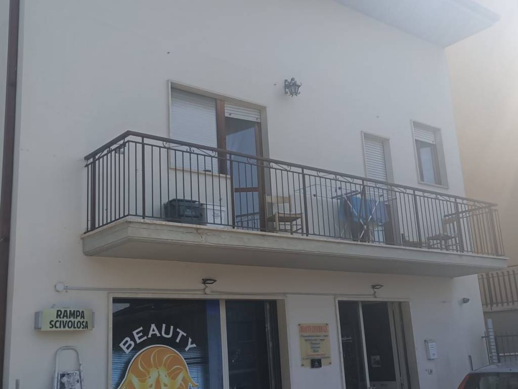 casa indipendente in vendita a Pizzoli