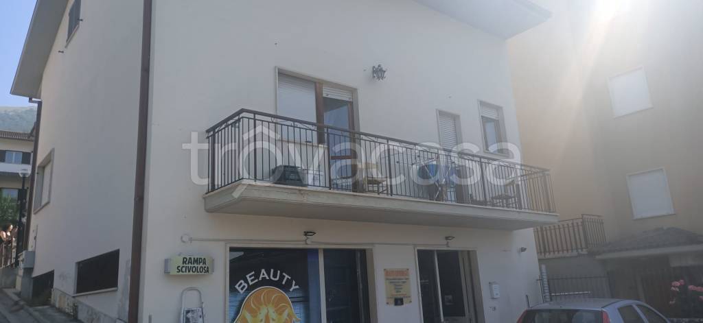 casa indipendente in vendita a Pizzoli