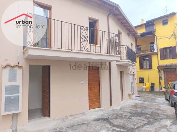 casa semindipendente in vendita a Pizzoli