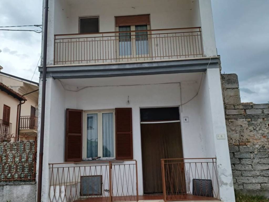 casa indipendente in vendita a Pizzoli