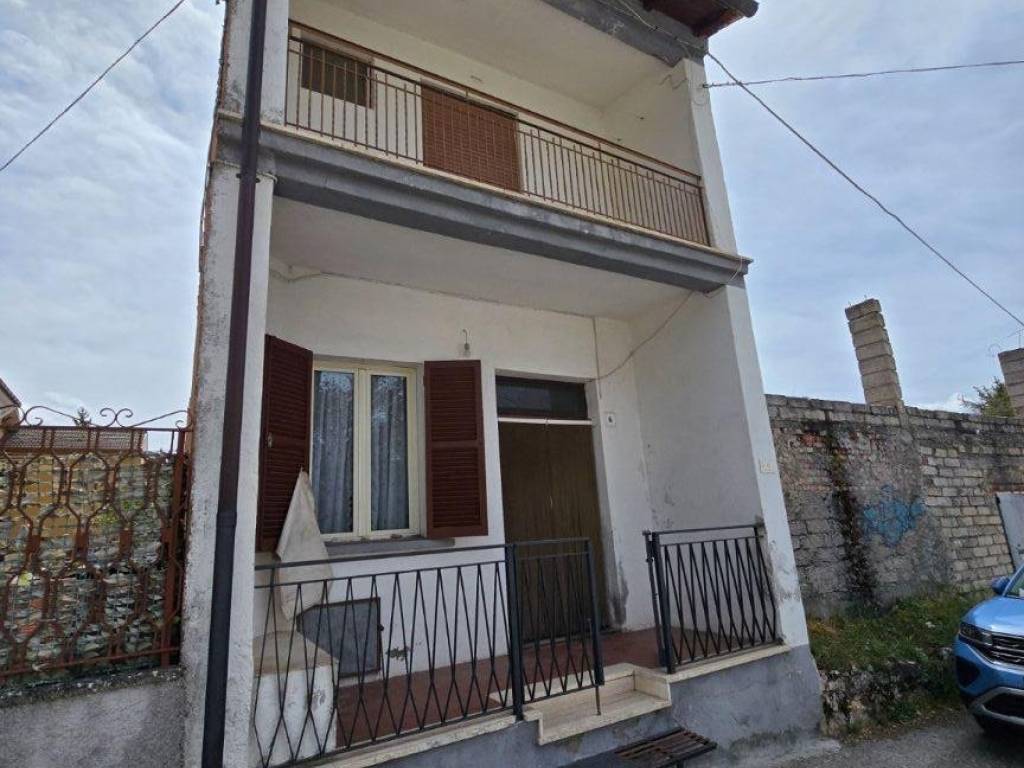 casa indipendente in vendita a Pizzoli
