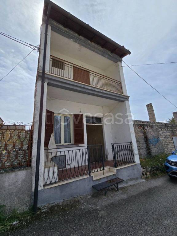casa indipendente in vendita a Pizzoli