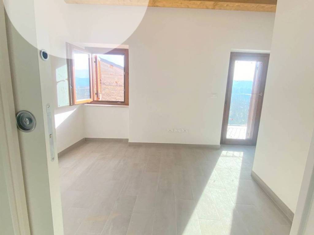 casa indipendente in vendita a Pizzoli