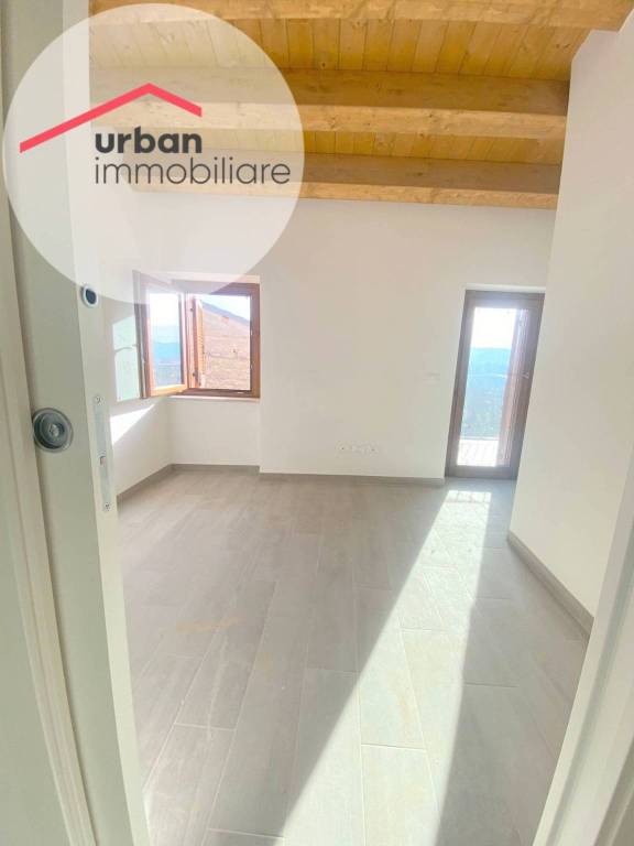 casa indipendente in vendita a Pizzoli