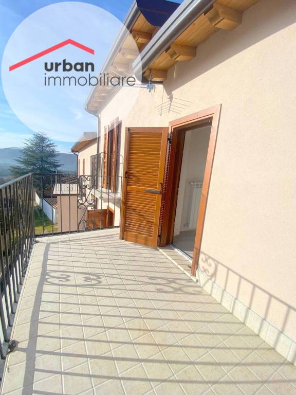 casa indipendente in vendita a Pizzoli