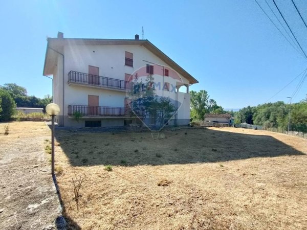 casa indipendente in vendita a Pizzoli