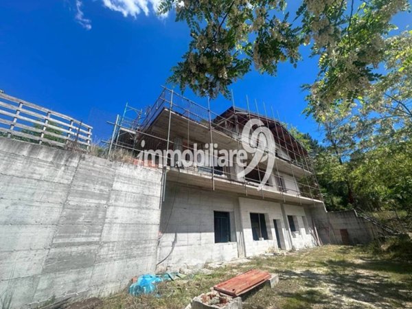 casa indipendente in vendita a Pizzoli in zona Cavallari