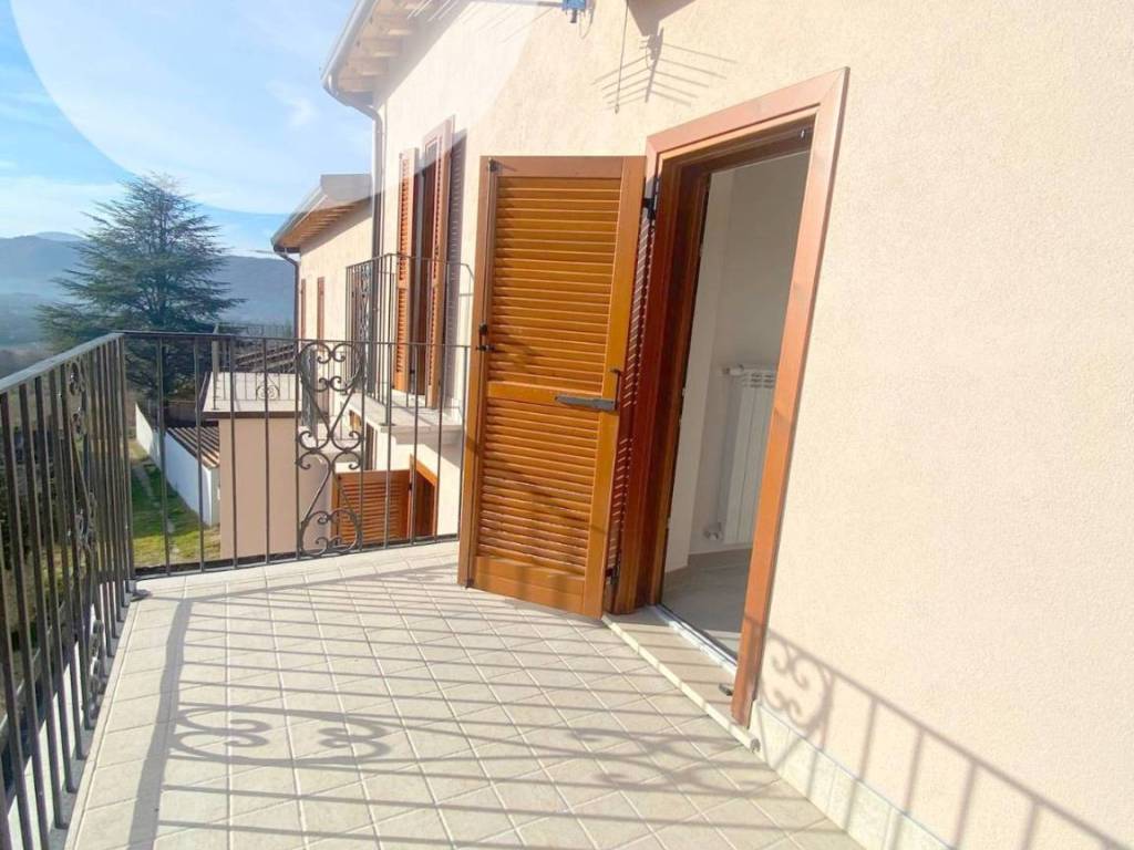 casa indipendente in vendita a Pizzoli