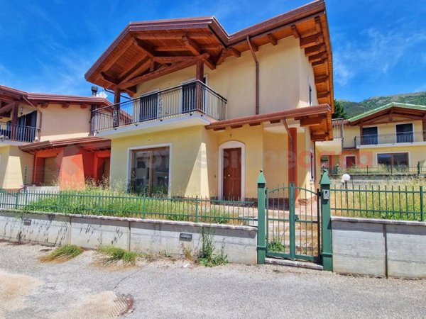 casa indipendente in vendita a Pizzoli