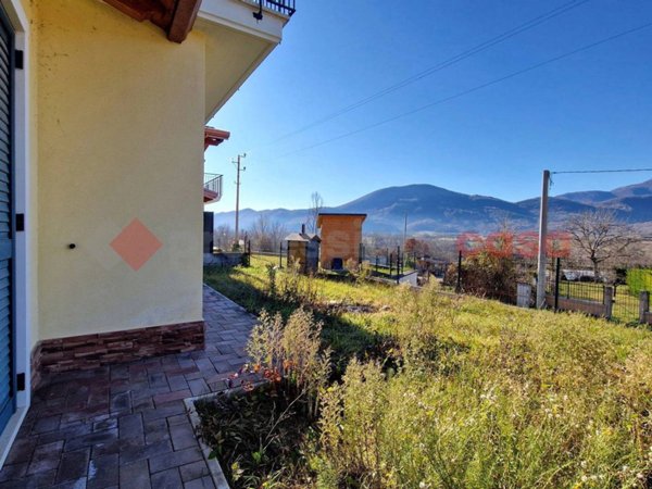 casa indipendente in vendita a Pizzoli