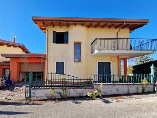 casa indipendente in vendita a Pizzoli in zona Cavallari
