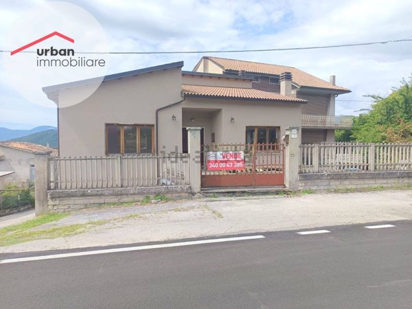 casa indipendente in vendita a Pizzoli in zona Cavallari