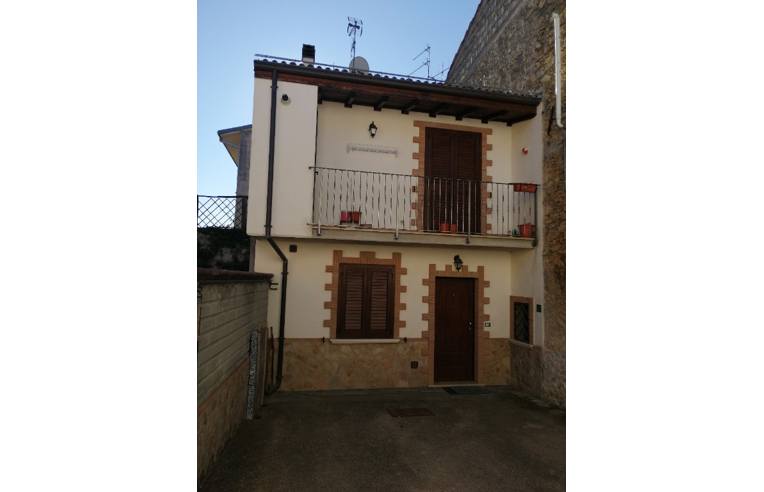 casa indipendente in vendita a Pizzoli in zona Cavallari