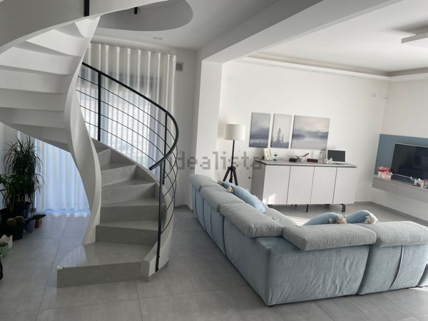 casa indipendente in vendita a Pizzoli in zona Cavallari