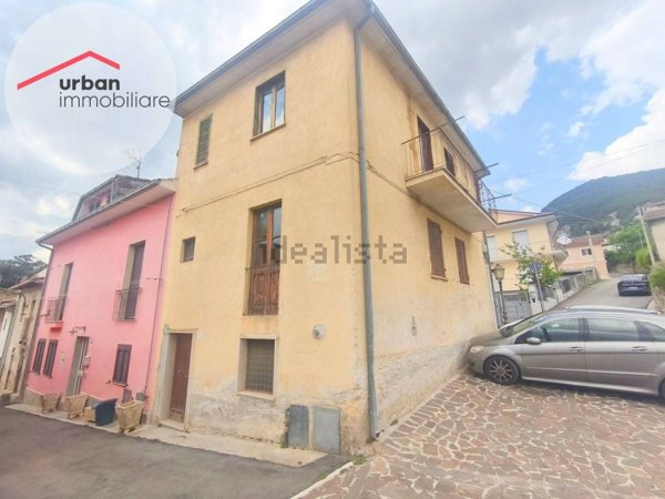 casa indipendente in vendita a Pizzoli in zona Cavallari