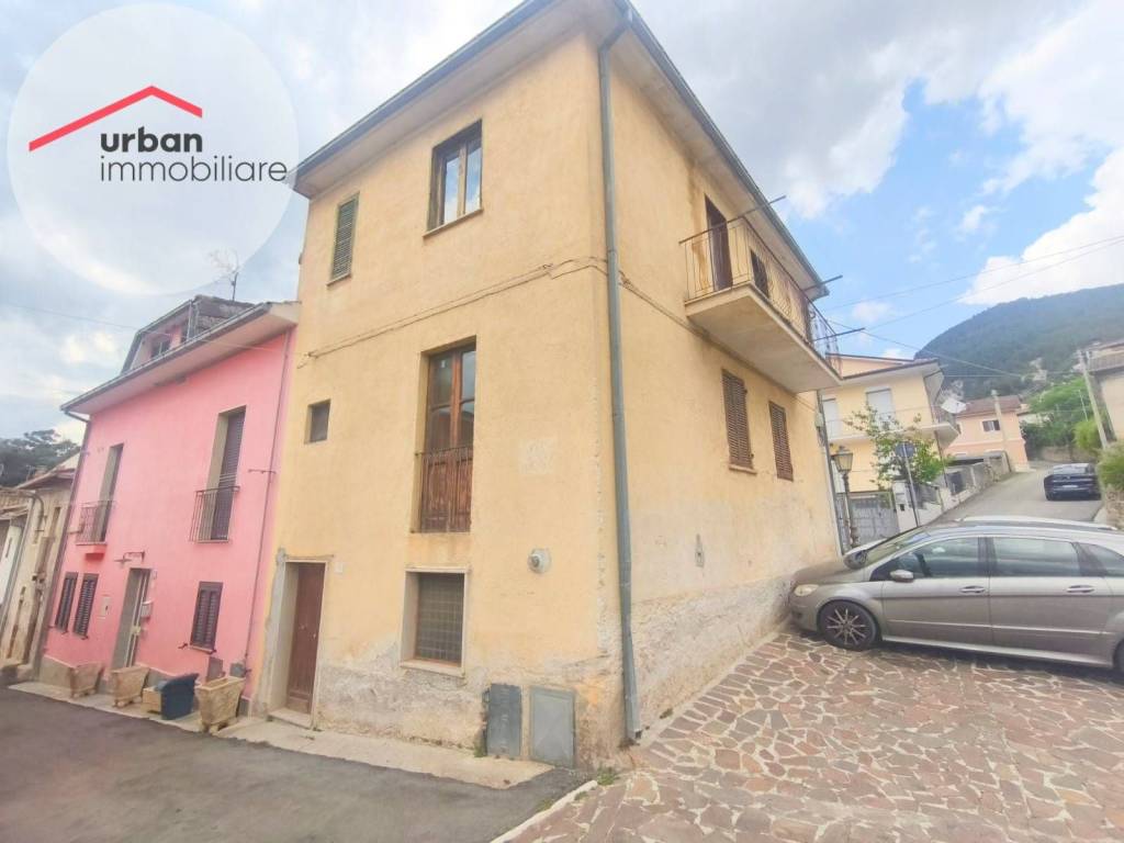 casa indipendente in vendita a Pizzoli in zona Cavallari