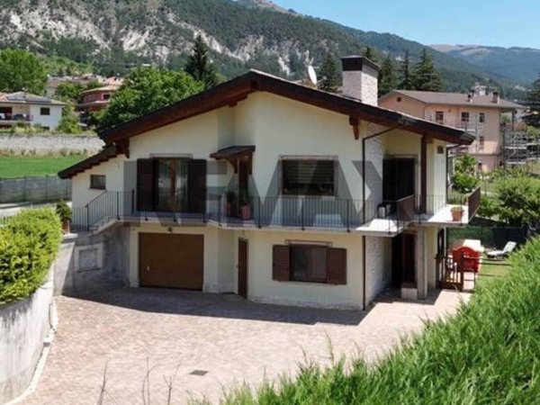 casa indipendente in vendita a Pizzoli in zona Cavallari