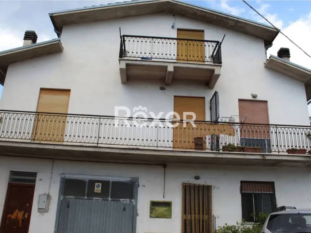 intera palazzina in vendita a Pizzoli in zona Cavallari