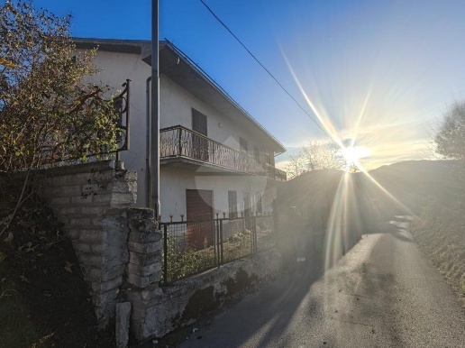 casa indipendente in vendita a Pizzoli in zona Cavallari