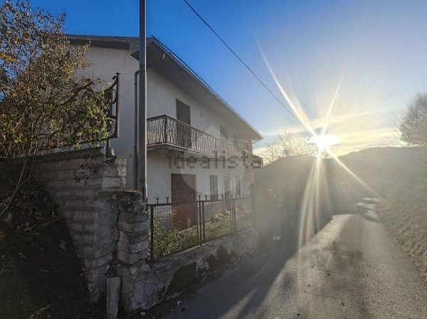 casa indipendente in vendita a Pizzoli in zona Cavallari