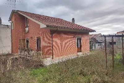 casa indipendente in vendita a Pizzoli
