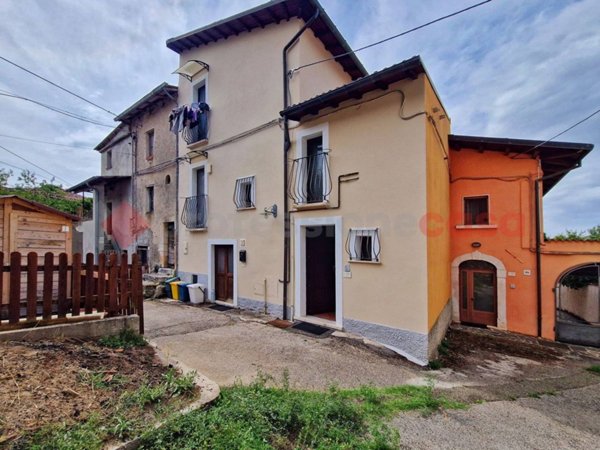 casa indipendente in vendita a Pizzoli in zona Cavallari