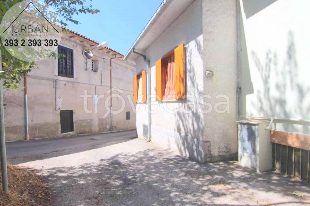 casa indipendente in vendita a Pizzoli in zona Cavallari