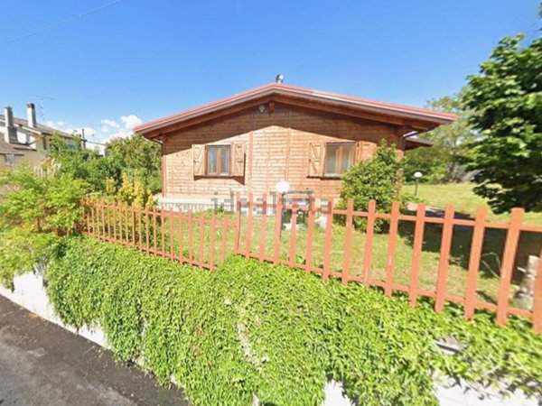 casa indipendente in vendita a Pizzoli in zona Cavallari