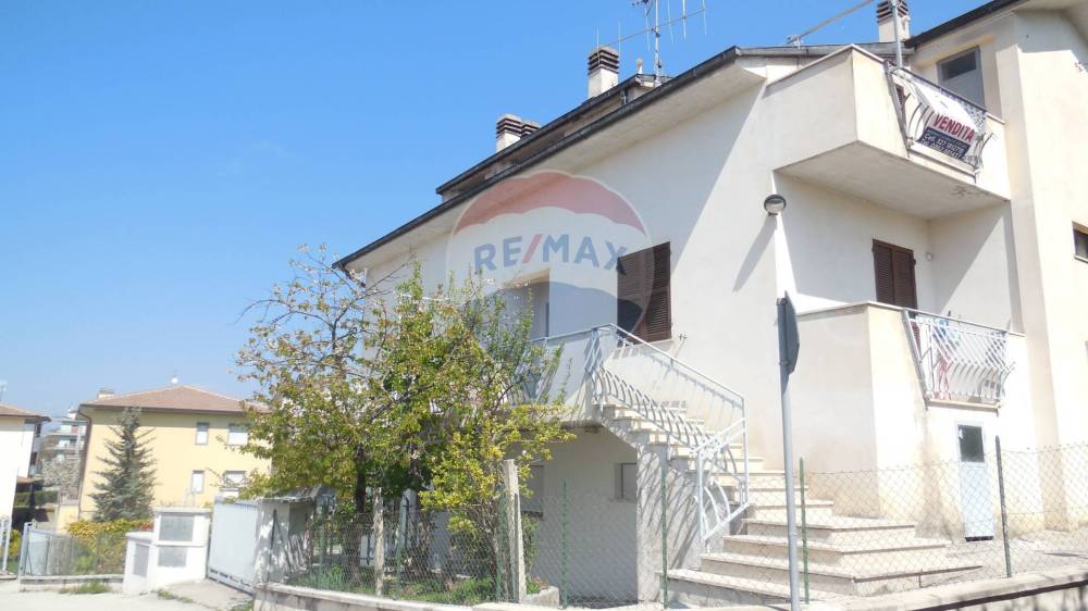 casa indipendente in vendita a Poggio Picenze