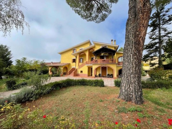 casa indipendente in vendita a Poggio Picenze