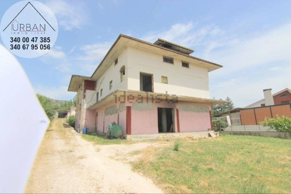 casa indipendente in vendita a Poggio Picenze