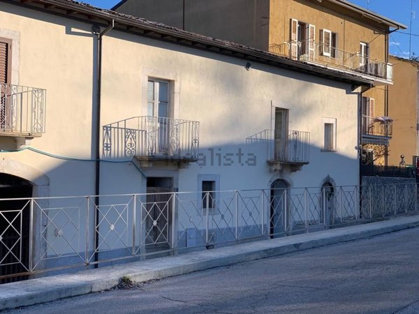 quadrivano in vendita a Poggio Picenze