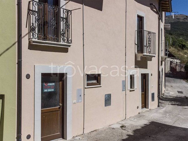 casa indipendente in vendita a Poggio Picenze