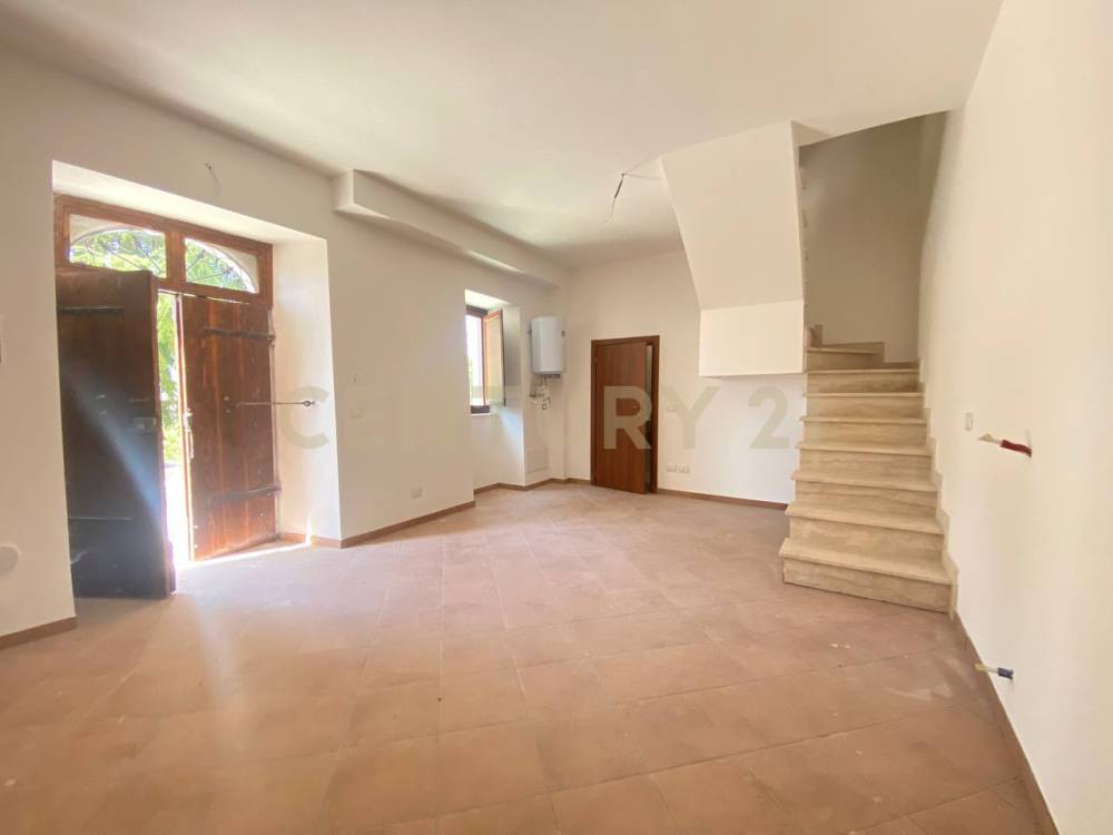 casa indipendente in vendita a Poggio Picenze