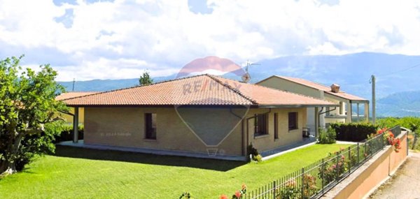 casa indipendente in vendita a Poggio Picenze