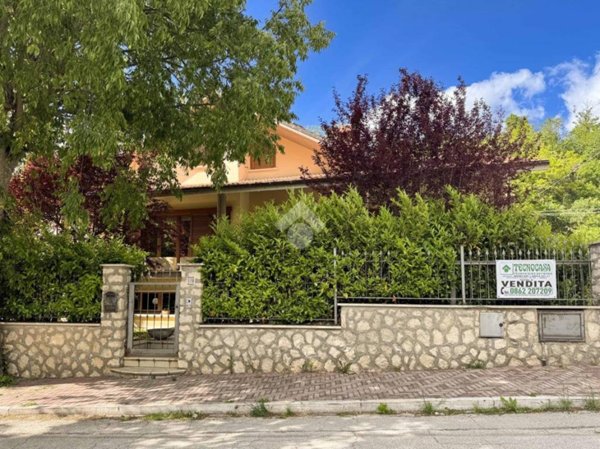casa indipendente in vendita a Poggio Picenze