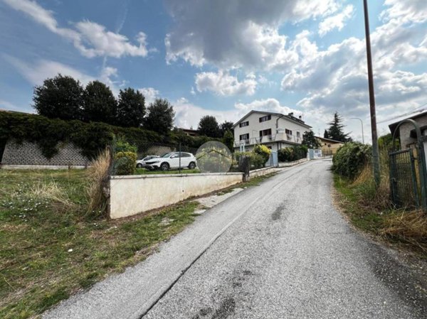 casa indipendente in vendita a Poggio Picenze