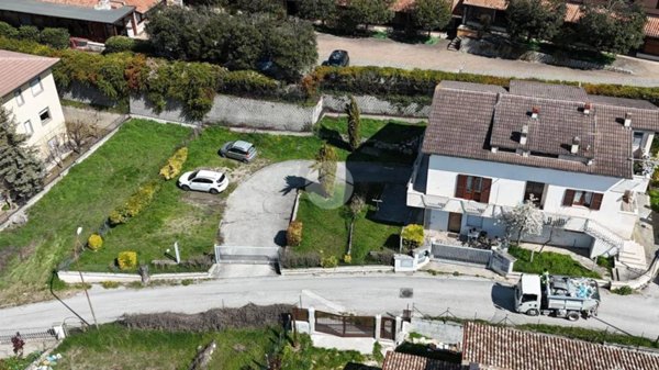 casa indipendente in vendita a Poggio Picenze