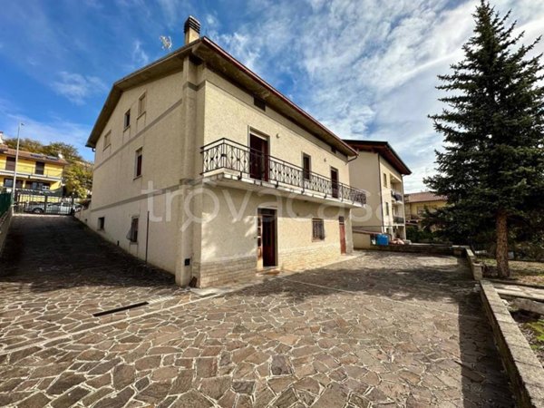 casa indipendente in vendita a Poggio Picenze