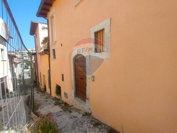 casa indipendente in vendita a Poggio Picenze