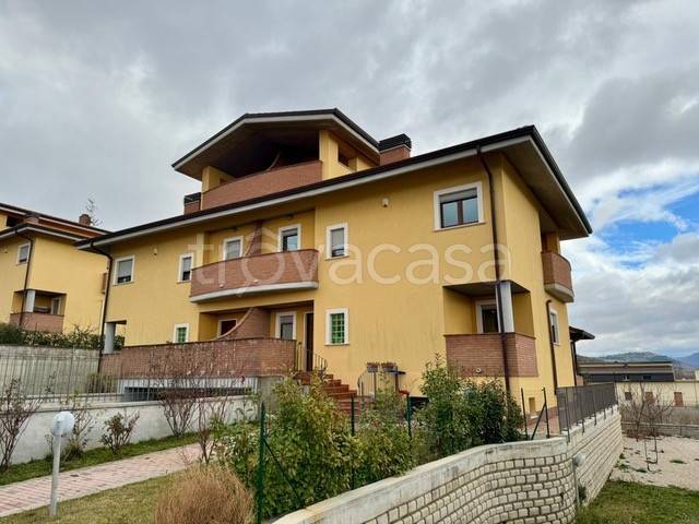 casa indipendente in vendita a Poggio Picenze