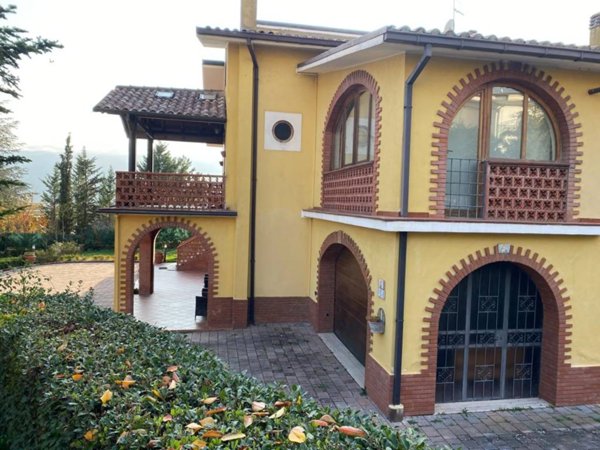 casa indipendente in vendita a Poggio Picenze