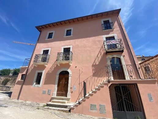 casa indipendente in vendita a Poggio Picenze