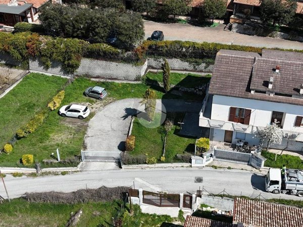 casa indipendente in vendita a Poggio Picenze