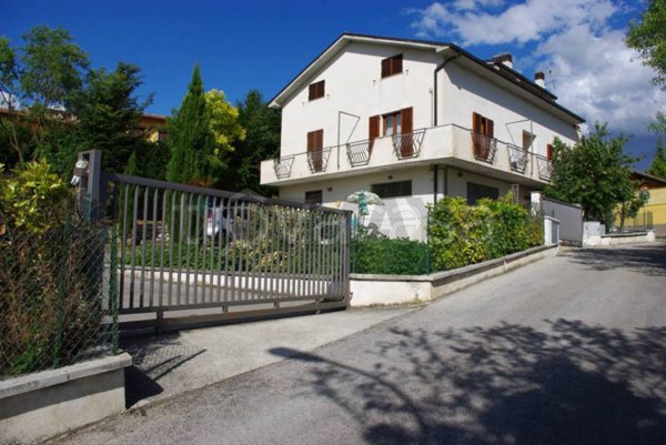 casa indipendente in vendita a Poggio Picenze
