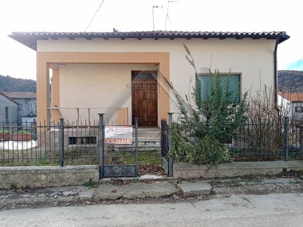 casa indipendente in vendita a Prata d'Ansidonia