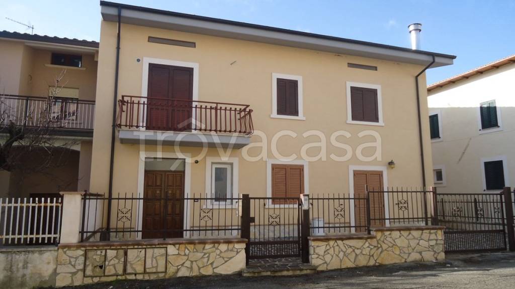 casa indipendente in vendita a Prata d'Ansidonia